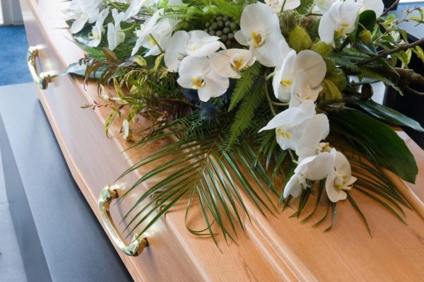 Opbaring (thuis of in het uitvaartcentrum) 5 90800968 d0aa 459e 82a2 cf7d3a35ee79 600x399 1