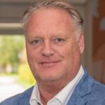 Portret van uitvaartverzorger Pieter Dekker